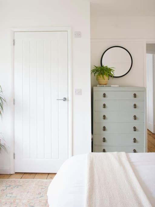 The Palm House Falmouth - Minutes From The Beach! Ngoại thất bức ảnh