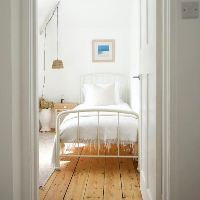The Palm House Falmouth - Minutes From The Beach! Ngoại thất bức ảnh